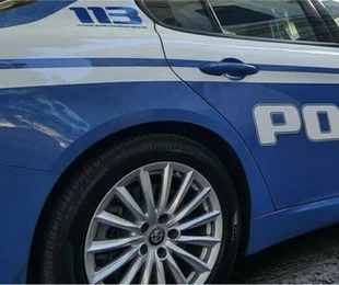 Lite violenta a Napoli, aggrediti gli agenti: arrestato 44enne e denunciato 43enne 1 Lite violenta a Napoli, aggrediti gli agenti: arrestato 44enne e denunciato 43enne