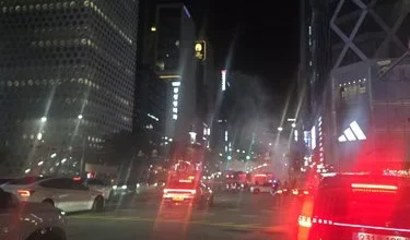 Lkw-Brand mitten in Gangnam: Dramatische Szenen – Feuerwehr nach 30 Minuten erfolgreich