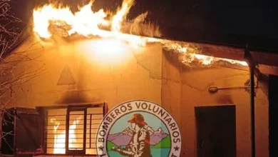 Madrugada de fuego: Intenso incendio requirió la intervención de tres unidades de bomberos 6 Madrugada de fuego: Intenso incendio requirió la intervención de tres unidades de bomberos
