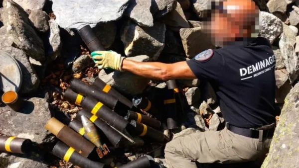 Maurienne : une brebis chute d’une falaise et révèle une caisse de munitions de la Seconde