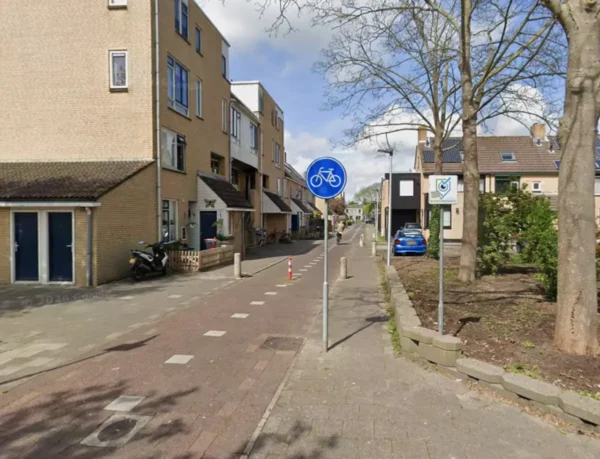 Meisje (10) ontsnapt nipt aan de dood bij schietpartij in woning Spijkenisse: 'Kogel vloog rakelings langs haar hoofd' 1 Meisje (10) ontsnapt nipt aan de dood bij schietpartij in woning Spijkenisse: 'Kogel vloog rakelings langs haar hoofd'
