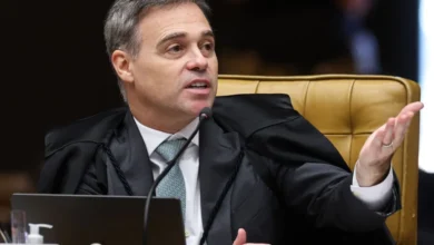 Mendonça acompanha Fachin e vota por julgamento separado de Moraes 6 Mendonça acompanha Fachin e vota por julgamento separado de Moraes