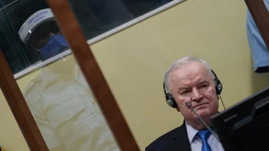 Mladić, criminale di guerra serbo-bosniaco, commemorato a Belgrado: senza onori di Stato 8 Mladić, criminale di guerra serbo-bosniaco, commemorato a Belgrado: senza onori di Stato