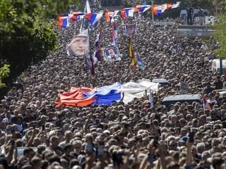 Mort de Ratko Mladic : des milliers de personnes à ses obsèques à Belgrade