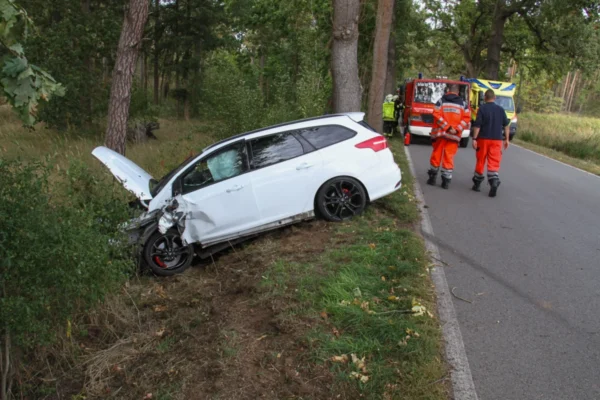 Mutter und Kind bei Autounfall nahe Waldow-Brand verletzt