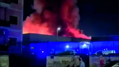 Napoli, maxi incendio a via Nuova delle Brecce: capannone distrutto, evacuate alcune famiglie 4 Napoli, maxi incendio a via Nuova delle Brecce: capannone distrutto, evacuate alcune famiglie