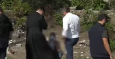Nel bosco della droga di Rogoredo con don Coluccia e il candidato sindaco di Milano di Forza