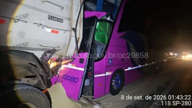 Ônibus bate em carreta na Castello Branco e deixa feridos em Itu, SP