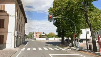 Paura a Basilicanova: scoppia un incendio a bordo di un autobus