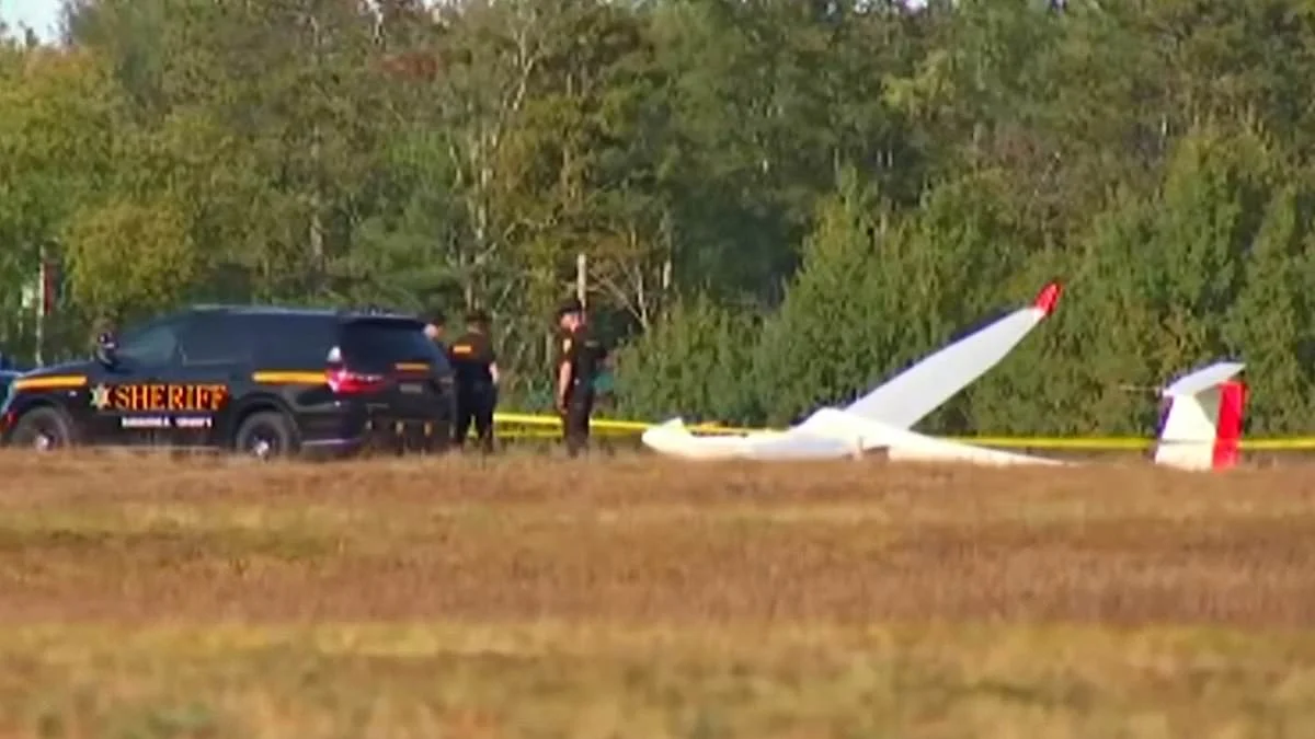 Pilot killed when two glider planes crash over remote upstate New York area 1 Pilot killed when two glider planes crash over remote upstate New York area
