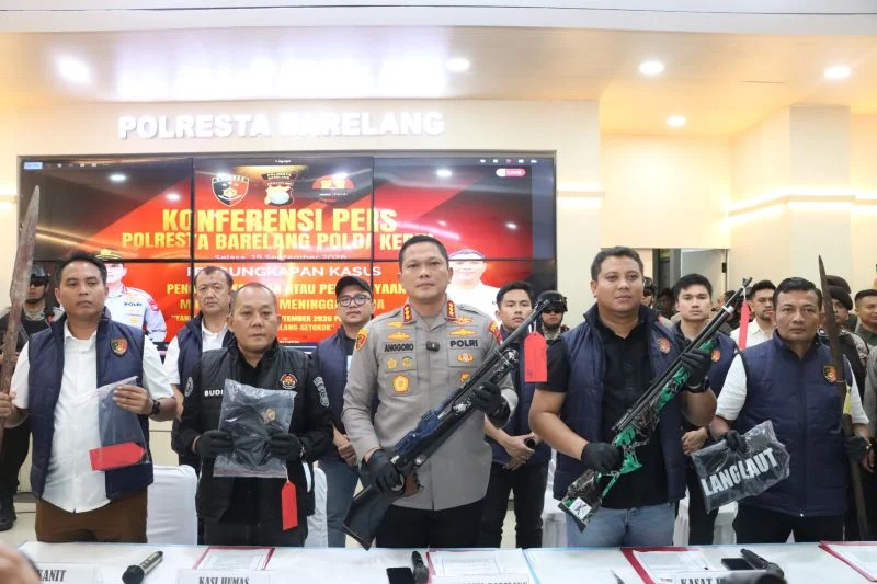 Polisi tetapkan tiga tersangka bentrokan maut di Batam