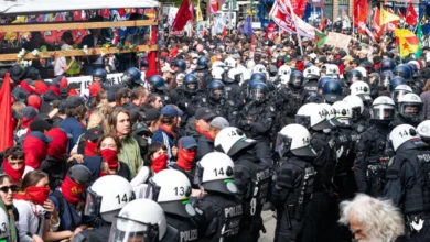 Polizisten bei Demo mit Metallkugeln beschossen