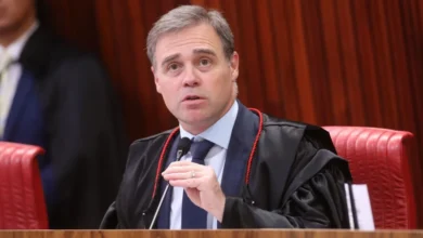 Por claoliveira --> Entorno de Mendonça rechaça tese de ação política após reação do governo