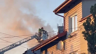 Pożar domu w Warszawie. Na miejscu strażacy i specjalistyczna grupa dronowa
