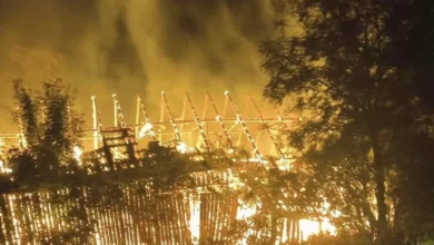 Pożar strawił stodołę pod Buskiem. Z ogniem walczyły cztery zastępy straży. Zobacz zdjęcia