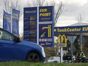 Prix des carburants : le SP95-E10 au plus haut, plus de 3 euros le litre