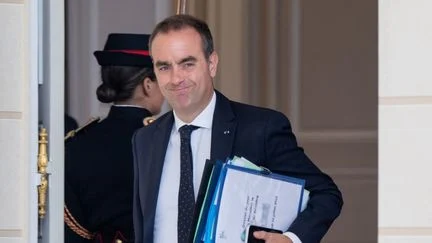 Retraites, gel du point d'indice des fonctionnaires, "carence" pour les étrangers… Les pistes du gouvernement pour réaliser 54 milliards d'euros d'économies sur le budget 2027 1 Retraites, gel du point d'indice des fonctionnaires, "carence" pour les étrangers… Les pistes du gouvernement pour réaliser 54 milliards d'euros d'économies sur le budget 2027