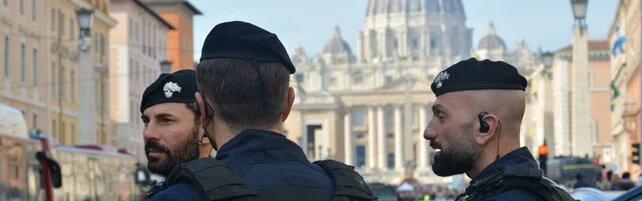 Roma, spari con arma ad aria compressa in centro: ferita una donna