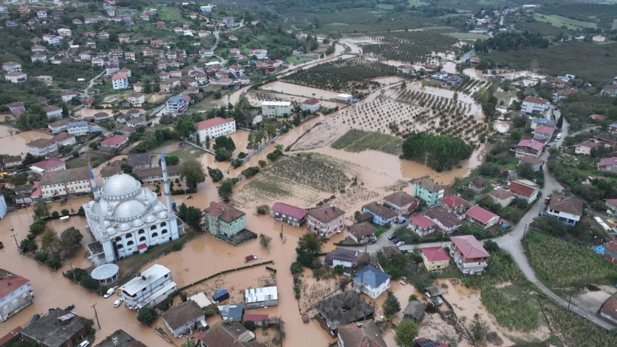 Sakarya'da sel nedeniyle bazı okullar tatil edildi 1 Sakarya'da sel nedeniyle bazı okullar tatil edildi
