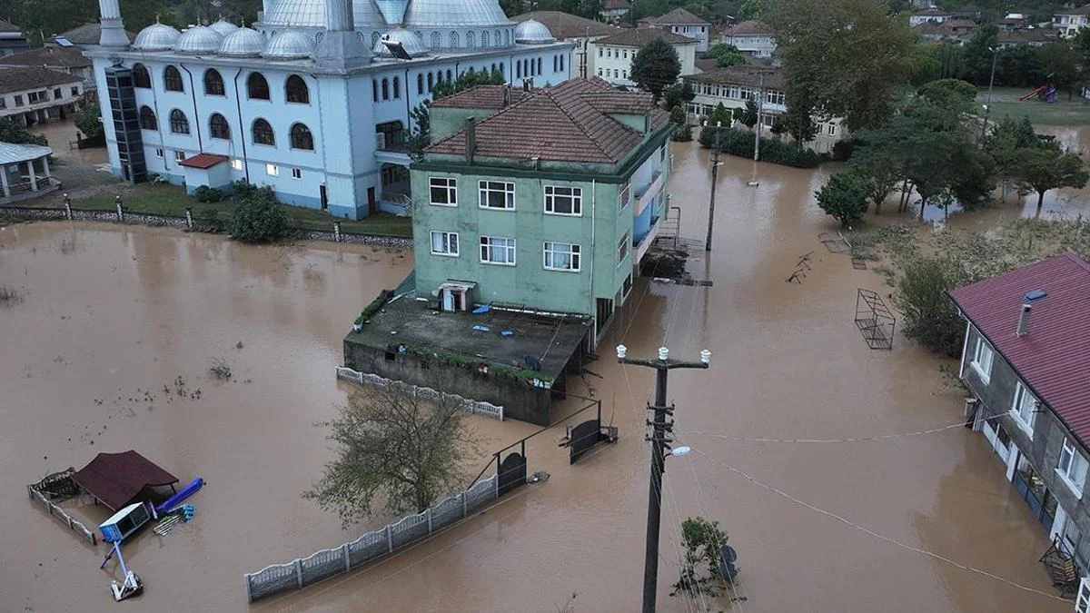 Sakarya'yı sel aldı! Eğitime 1 gün ara verildi