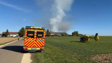 Scheune in Brand: Großeinsatz der Feuerwehr in Altheim/Alb