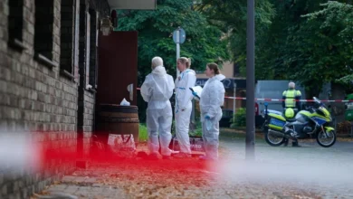 Schießerei in Teestube: Opfer nach Lungentreffer verblutet, Täter weiter auf der Flucht