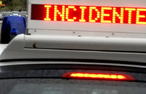 Scontro tra due veicoli a Cisterna di Latina, traffico deviato verso Roma