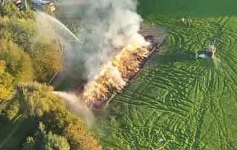 Strohballen-Brand in Voerde: Polizei vermutet Brandstiftung