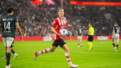Sven Mijnans schittert met fraaie hattrick voor koploper PSV tegen zijn oude club Sparta