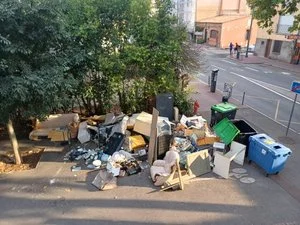 TÉMOIGNAGE. "Ils hurlent, se battent, défèquent, urinent ou vomissent devant les bâtiments" 1 TÉMOIGNAGE. "Ils hurlent, se battent, défèquent, urinent ou vomissent devant les bâtiments"