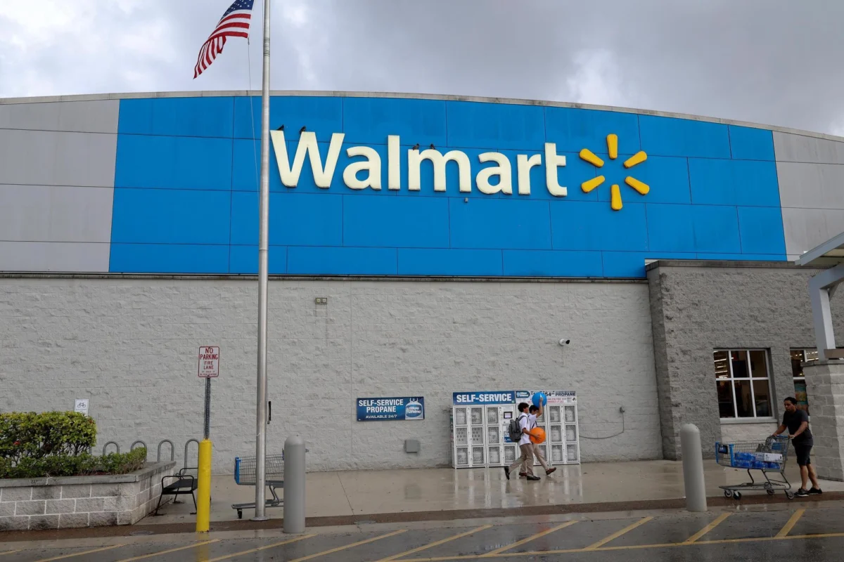 Ticker Walmart expands