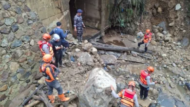 Tim SAR gabungan sisir sungai cari korban banjir bandang Solok