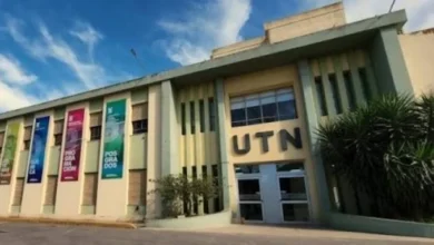 Título: Alerta en la UTN San Francisco por códigos QR no oficiales colocados en aulas