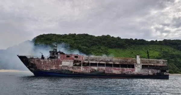 Tragedia marítima en Filipinas: al menos 35 muertos y decenas de desaparecidos en el incendio de un ferry