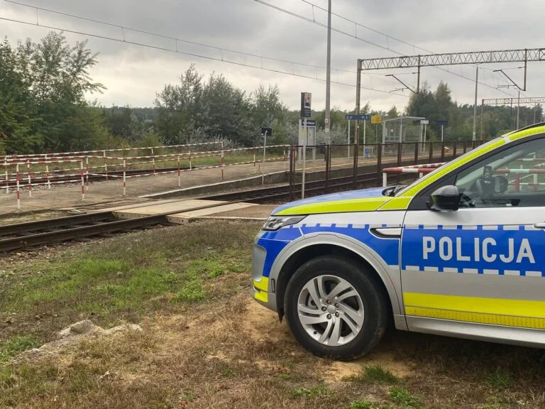 Tragiczny wypadek na przejeździe kolejowym w powiecie wieluńskim. Nie żyje 30-latek