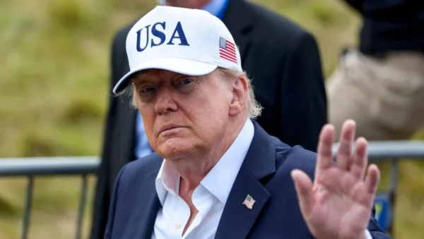 Trotz Warnungen aus der Branche - US-Präsident Trump weist Sicherheitsbedenken zu Künstlicher Intelligenz zurück