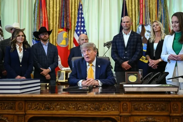 Trump ve "triste" lo que pasa en Ceuta y dice que España no controla su frontera.