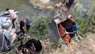 Tunceli’de araç çaya devrildi: 5 yaralı