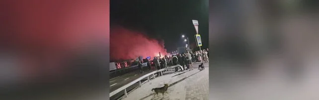 Ucraina, ancora un attacco russo al confine con la Polonia: in fiamme due camion