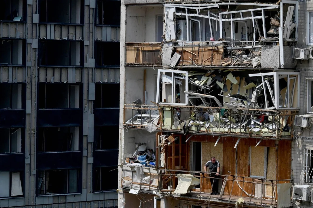 Ucraina Russia, news guerra oggi: droni e missili contro Kiev, morti e feriti nei raid