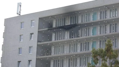 Uitslaande brand in flatwoning in Amsterdam