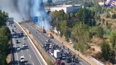 Un incendio de vegetación corta la C-58 en Ripollet durante una hora y deja más de cinco kilómetros de colas