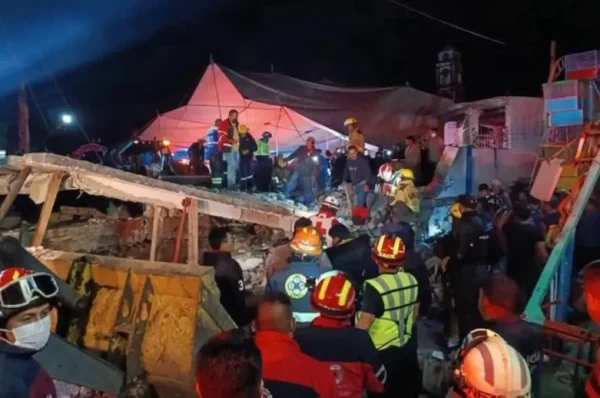 Al menos diez muertos y 64 heridos por una explosión de pirotecnia en el centro de México 8 Una explosión de pirotecnia en una iglesia de México provocó 10 muertes y más de 60 heridos