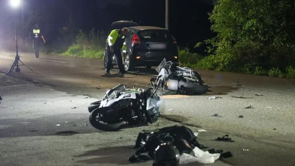 Unfall: Zwei Motorräder prallen auf Auto - ein Schwerverletzter