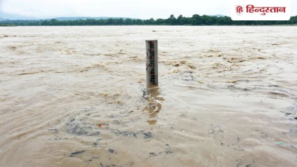 UP Flood: यूपी में बाढ़-बारिश का कहर, बहराइच में घाघरा उफान पर; बरेली में डूबे ट्रैक