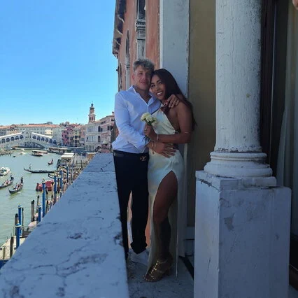 Venezia, barca di sposini contro taxi acqueo in laguna: lui è morto, di lei non c'è traccia