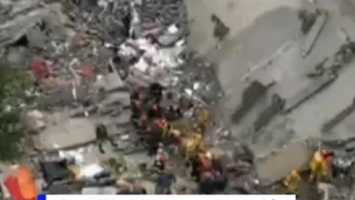 VIDEO | Al menos dos personas fallecen tras el colapso de un edificio en construcción sobre una casa en la que vivían una decena de personas de origen boliviano, en la ciudad brasileña de São Paulo, Brasil, informan fuentes oficiales.