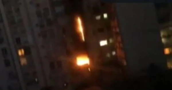 VIDEO.- Grave incendio en un edificio de Recoleta: trasladan a vecinos 1 VIDEO.- Grave incendio en un edificio de Recoleta: trasladan a vecinos