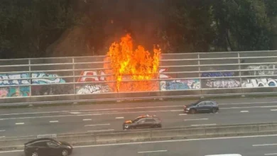 Wéér geluidswal in brand op A10 bij Amsterdam-West