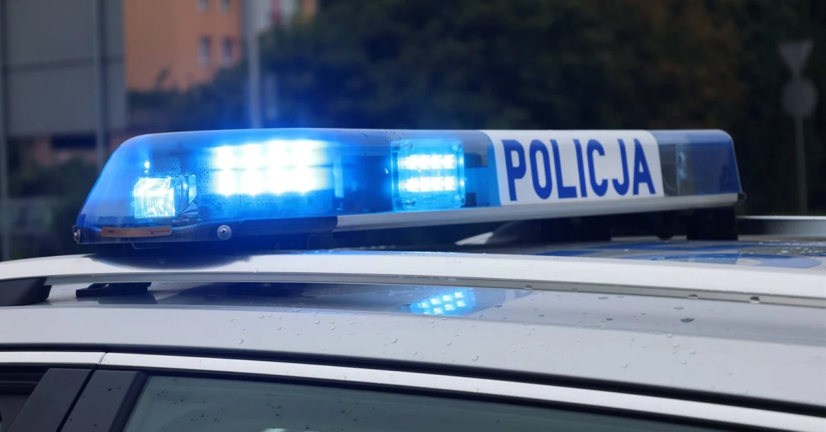 Wypadek koło Drawska Pomorskiego. Motocykl zderzył się z samochodem osobowym. 18-latek trafił do szpitala 1 Wypadek koło Drawska Pomorskiego. Motocykl zderzył się z samochodem osobowym. 18-latek trafił do szpitala